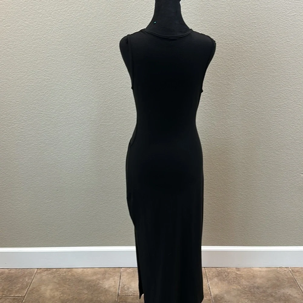 Elegant Black Sleeveless Dress with stomach cut out - Picture 6 of 6